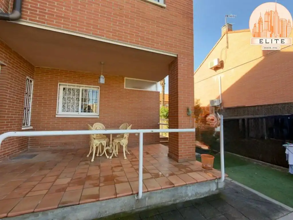 Casa pareada con jardín en venta en  Urbanizaciones, imagen 5