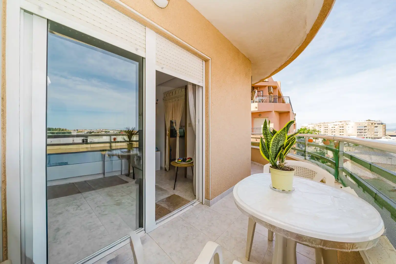 Apartamento con piscina en venta en Nueva Torrevieja - Aguas Nuevas