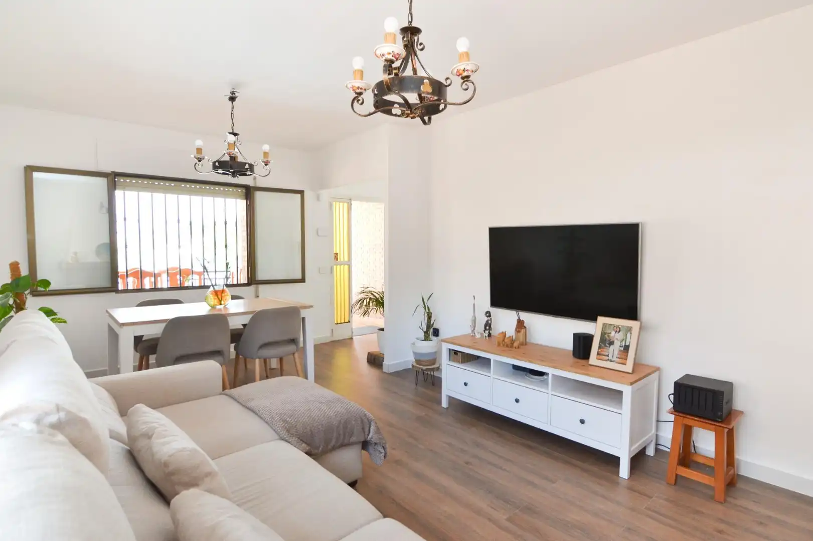 Living room of Houses for sale in Casarrubios del Monte  with Air Conditioner, Heating and Private garden