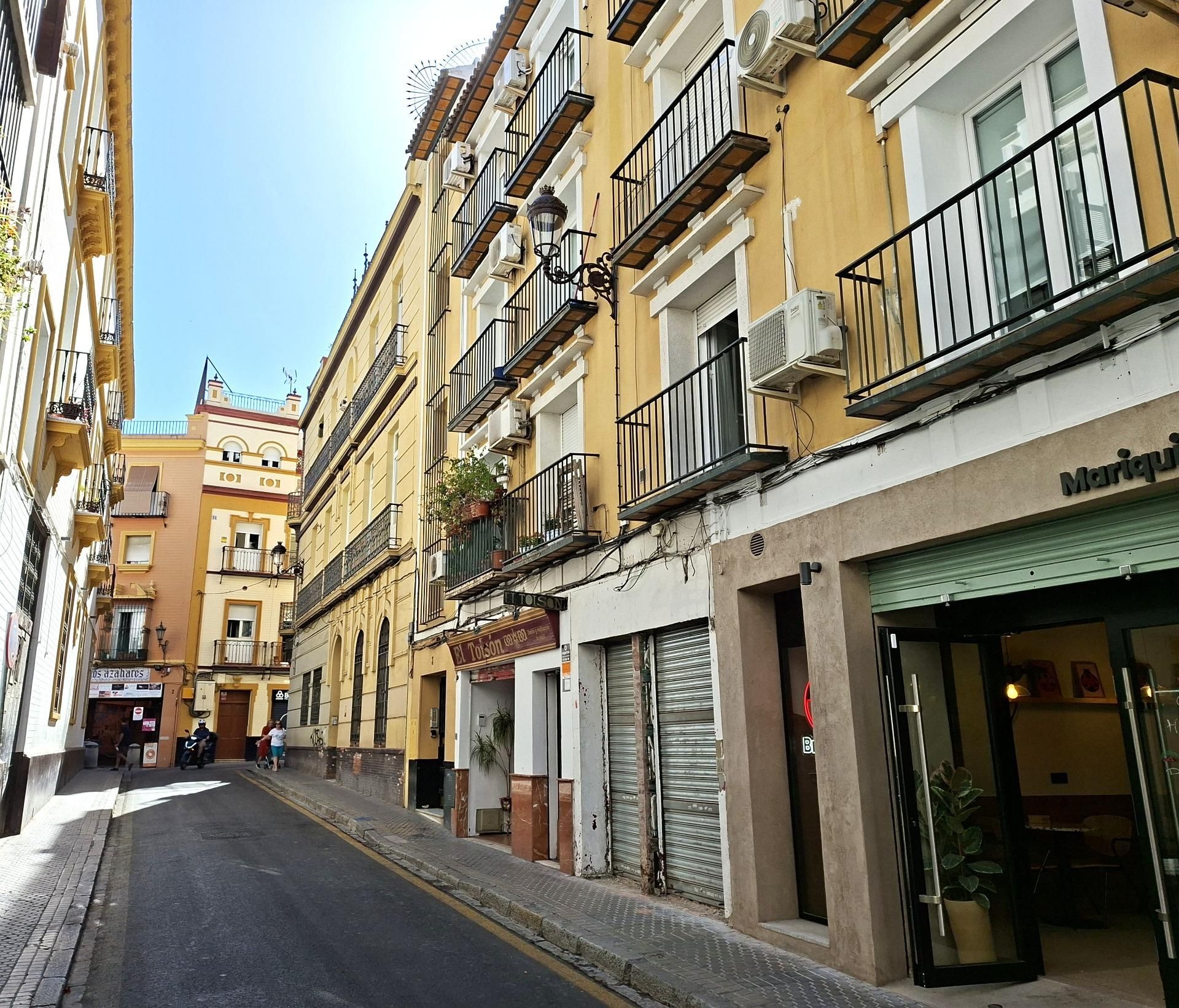 Vista exterior de Dúplex en venda en  Sevilla Capital amb Aire condicionat i Balcó