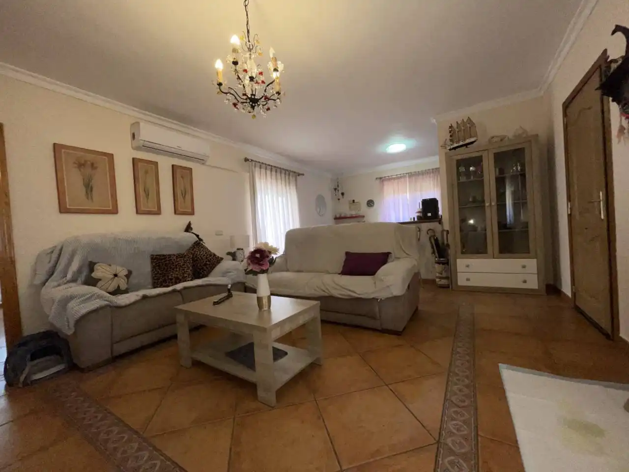 Sala d'estar de Finca rústica en venda en Estepona amb Aire condicionat, Calefacció i Jardí privat