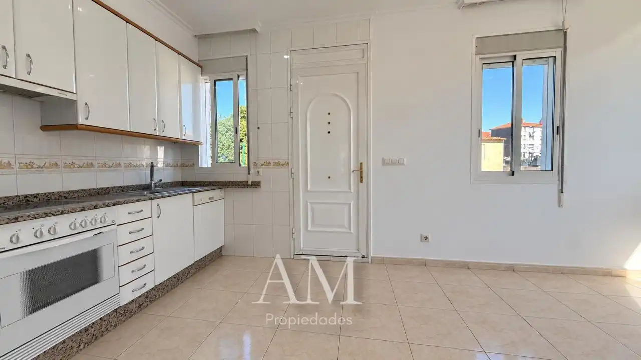 Cocina de Casa o chalet en venta en Vigo  con Calefacción, Jardín privado y Terraza