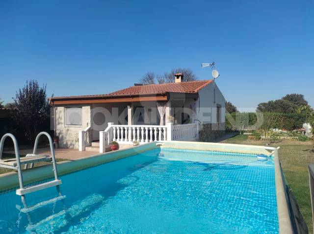 Casa-chalet en Venta en Urbanización las Golondrinas, 6 en Calvarrasa de Arriba