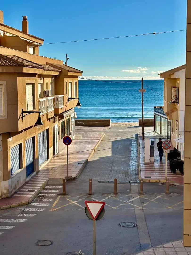 Flat with pool for sale in Campello Playa