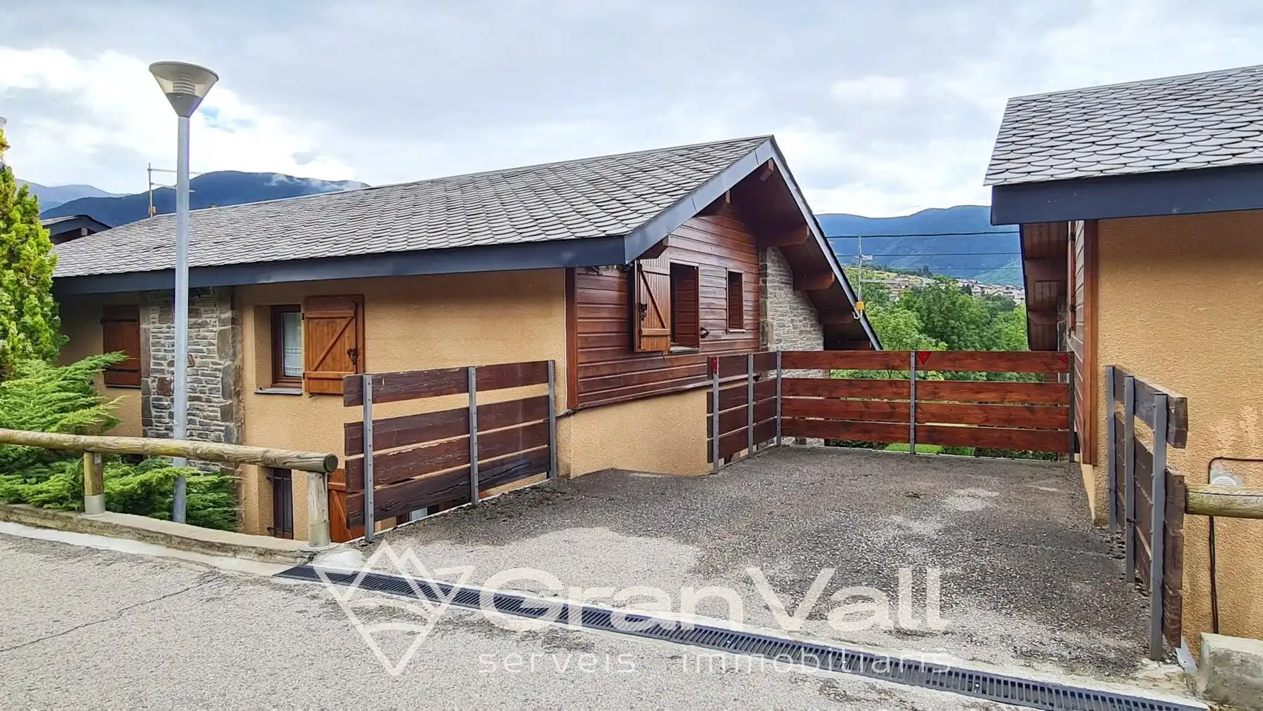 Vista exterior de Casa adosada en venta en Saillagouse con Calefacción, Jardín privado y Parquet