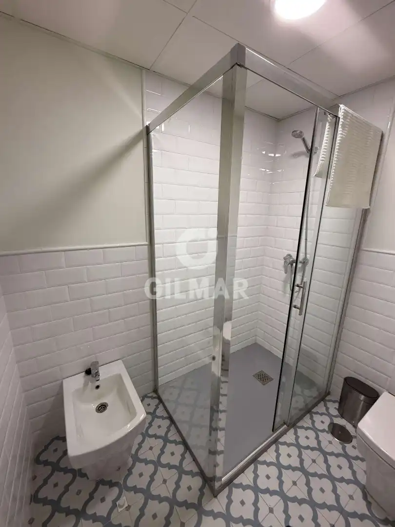 Bathroom of Flat for rent in Sevilla  with Air Conditioner, Heating and Parquet flooring