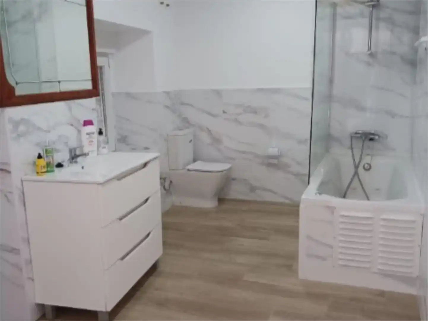 Badezimmer von Country house zur Miete in Vilalba mit Klimaanlage, Privatgarten und Möbliert