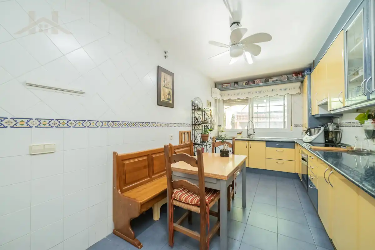 Casa aparellada amb terrassa en venda a Calle Sierra de Gredos 64, imagen 15