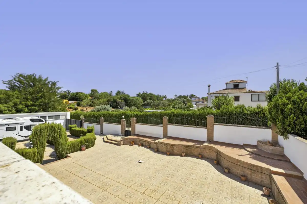 Jardí de Casa o xalet en venda en Carmona amb Aire condicionat, Calefacció i Jardí privat