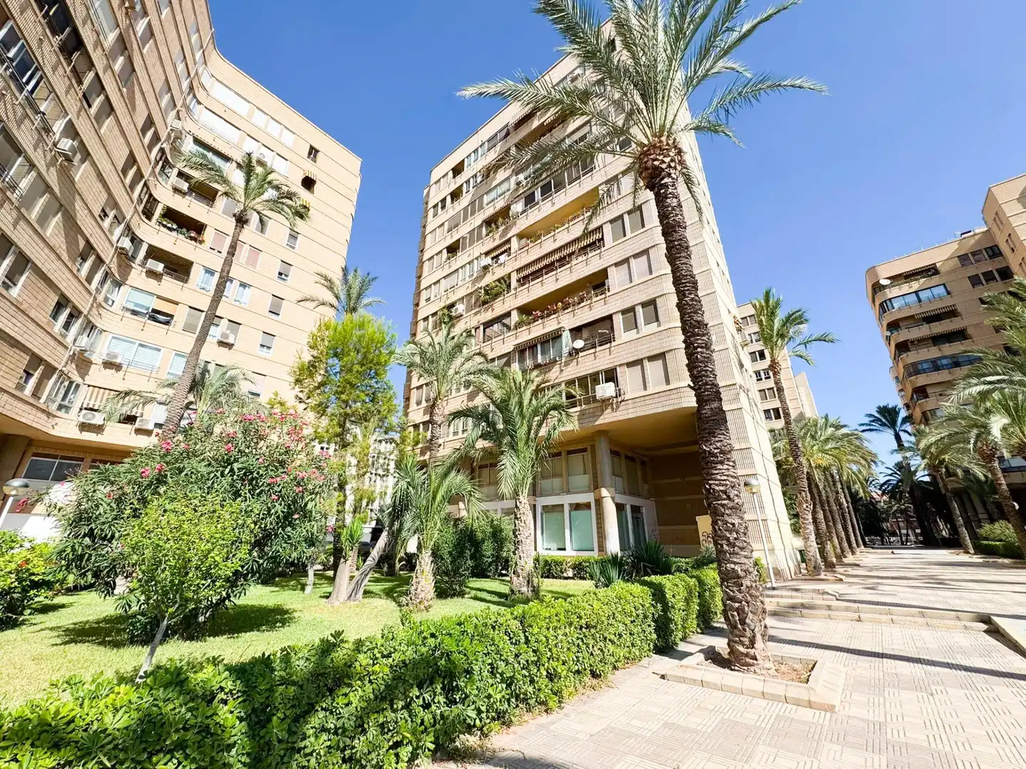 Außenansicht von Wohnung zur Miete in Elche / Elx mit Klimaanlage, Heizung und Parkett