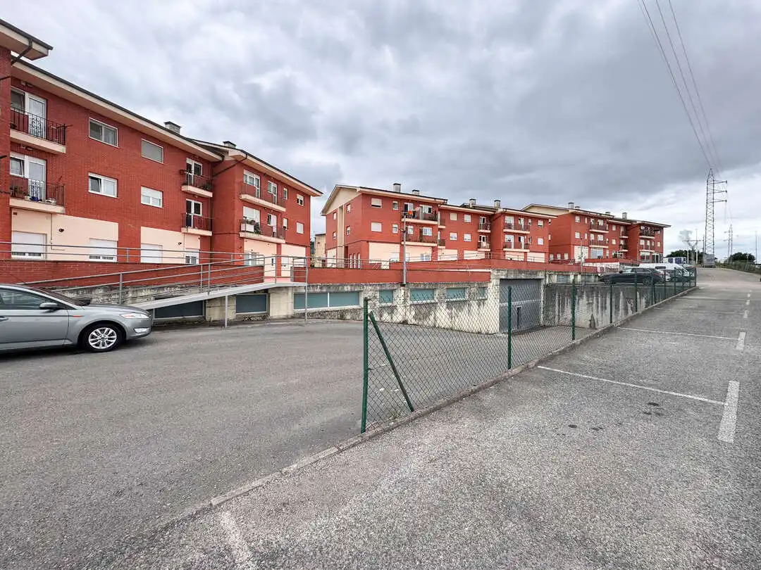 Aparcament de Local de lloguer en Marina de Cudeyo