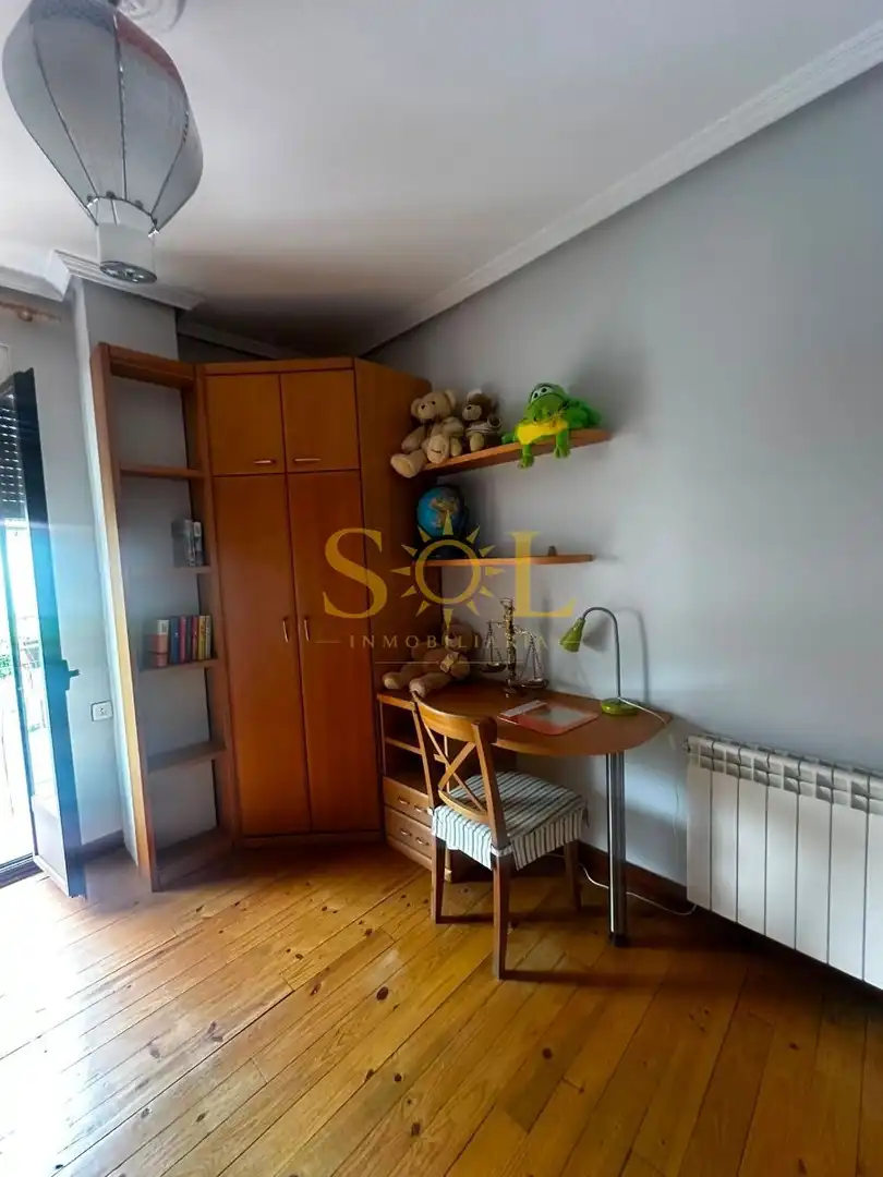 Dormitori de Casa o xalet en venda en León Capital  amb Calefacció, Jardí privat i Terrassa