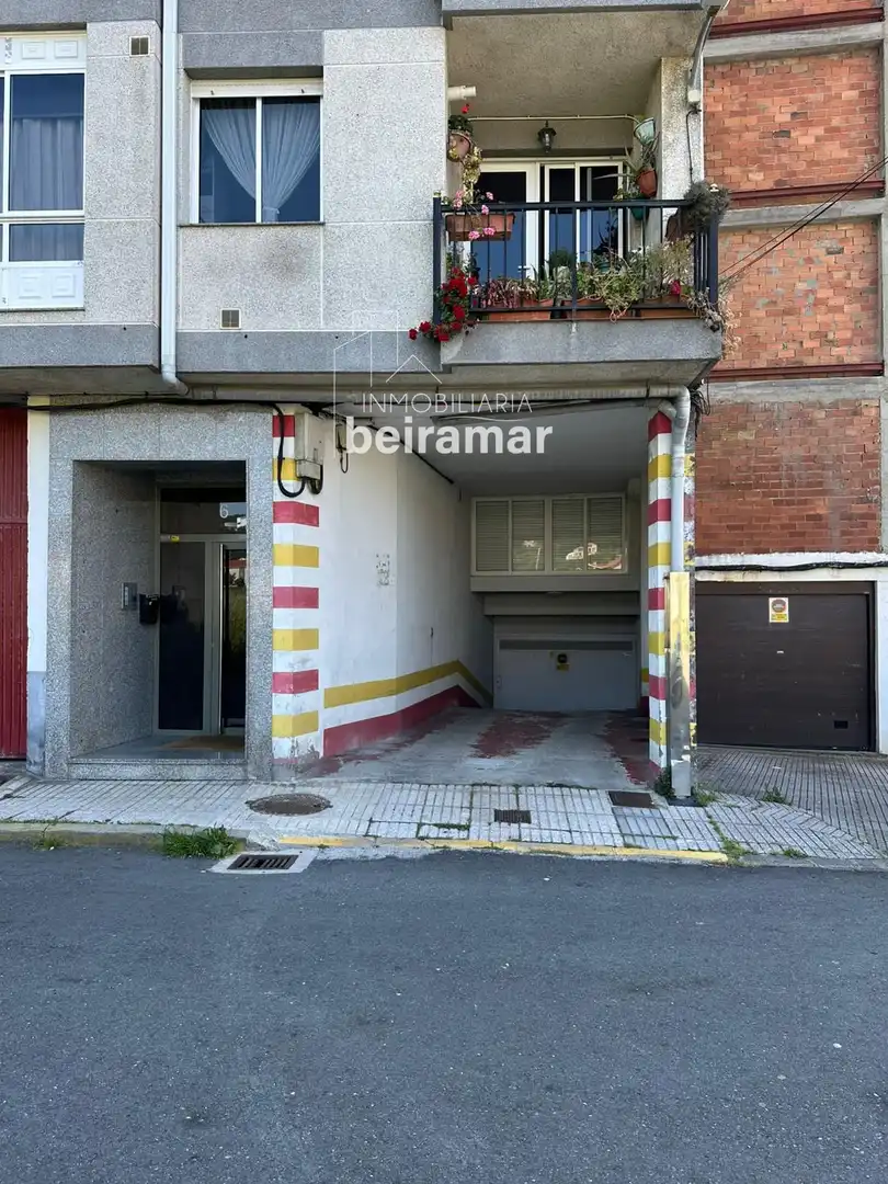 Parkplatz von Garage zur Miete in Ribeira