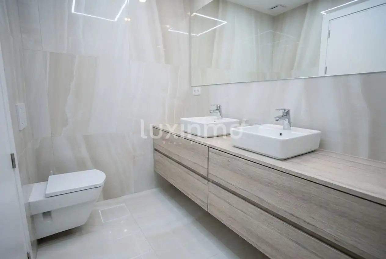 Bathroom of Flat for sale in Benidorm  with Air Conditioner, Heating and Private garden