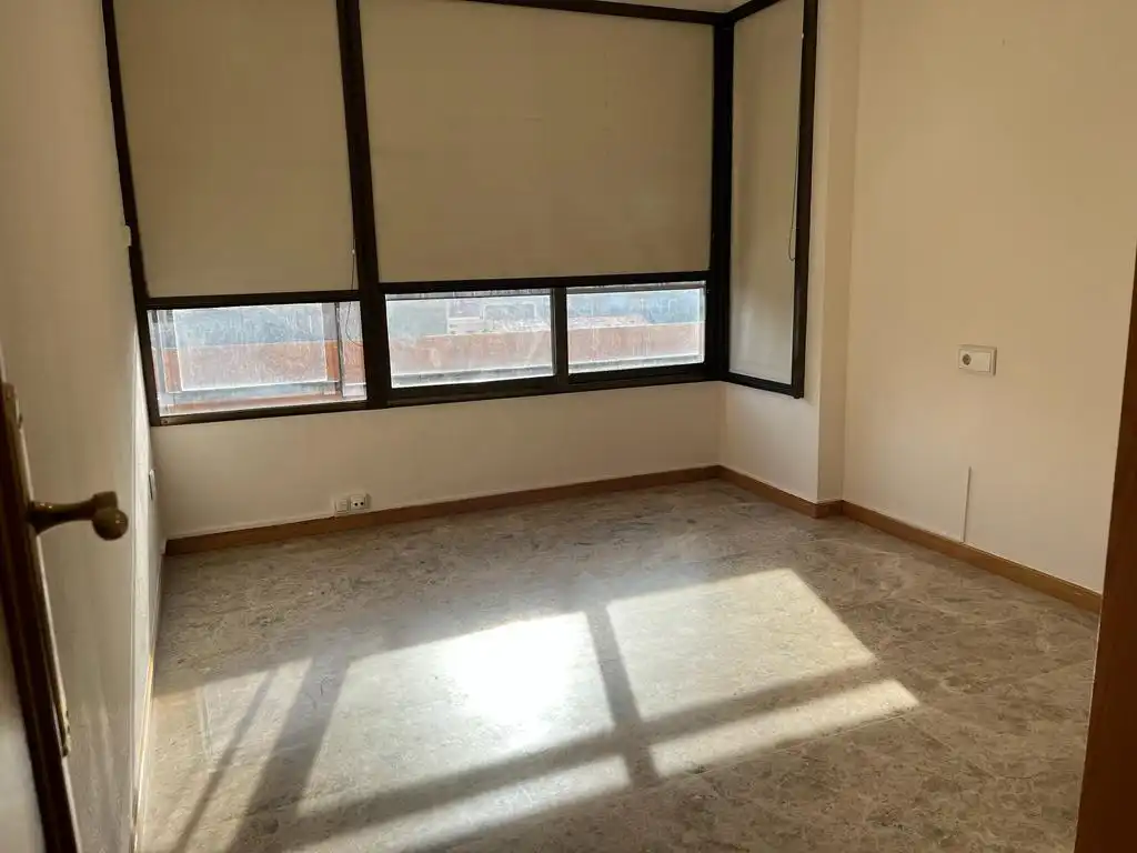 Schlafzimmer von Maisonette zum Verkauf in Benicalap
