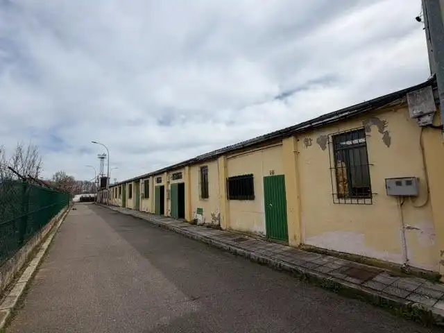 Nave industrial in vendita a Armunia