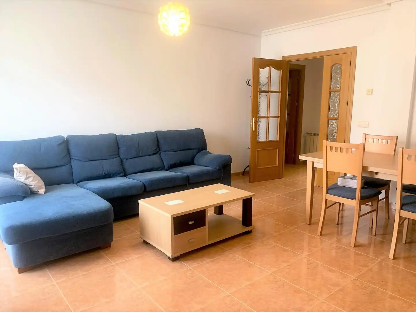 Sala d'estar de Pis de lloguer en Plasencia amb Calefacció, Terrassa i Moblat