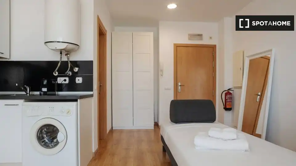Bedroom of Flat for rent in Madrid  with Air Conditioner, Heating and Furnished