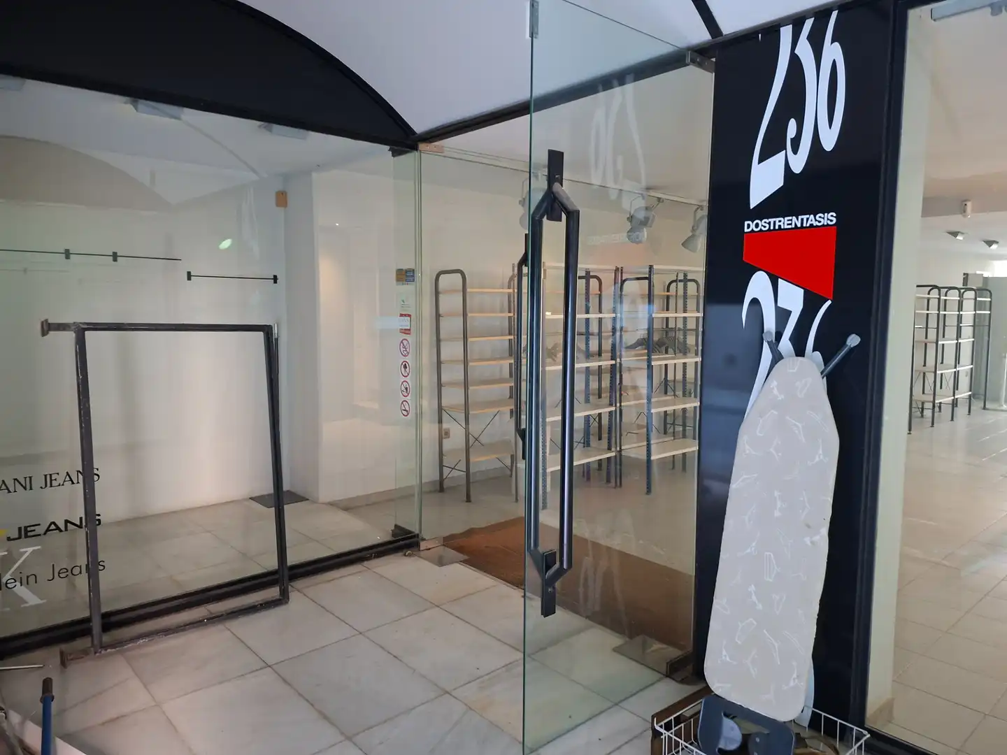 Local comercial de lloguer a Carrer de Jovara 18, imagen 2