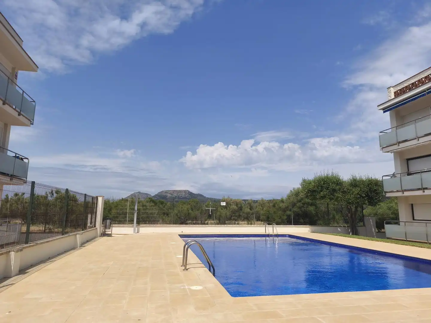 Piscina de Piso en venta en L'Estartit con Piscina comunitaria