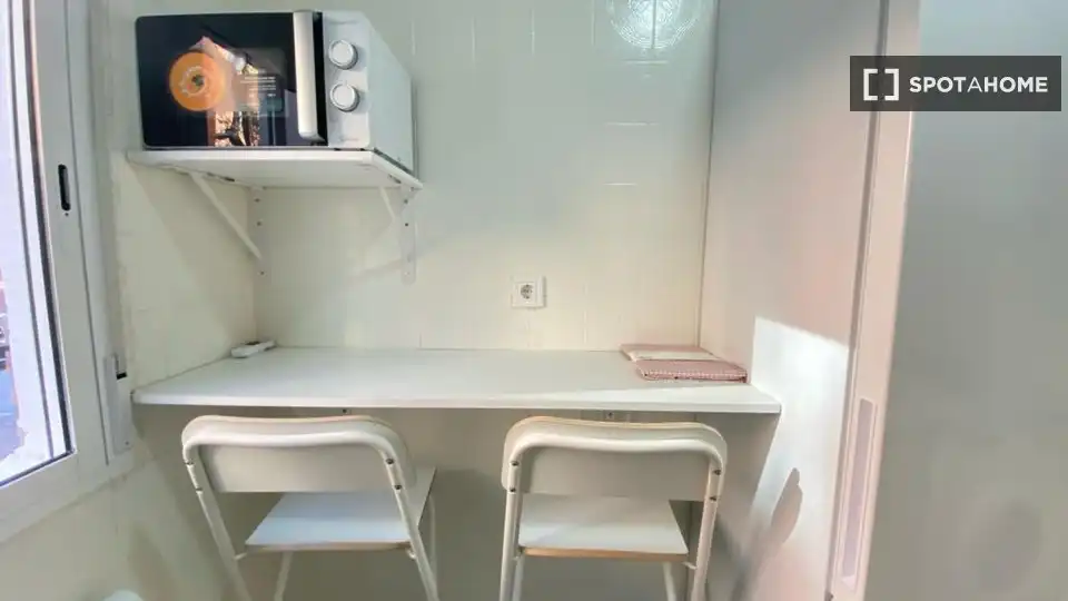 Kitchen of Flat for share in Madrid  with Air Conditioner, Terrace and Furnished