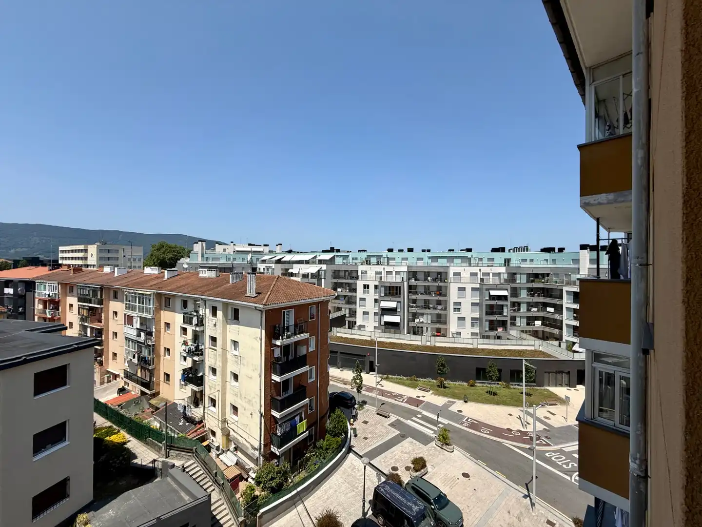 Vista exterior de Pis en venda en Irun  amb Moblat i Balcó