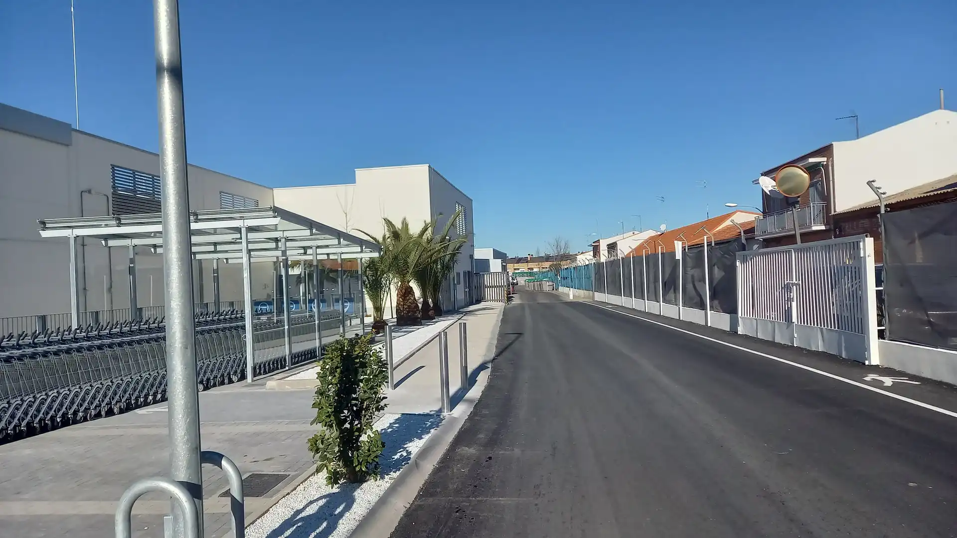 Außenansicht von Fabrikhallen zur Miete in Alcalá de Henares