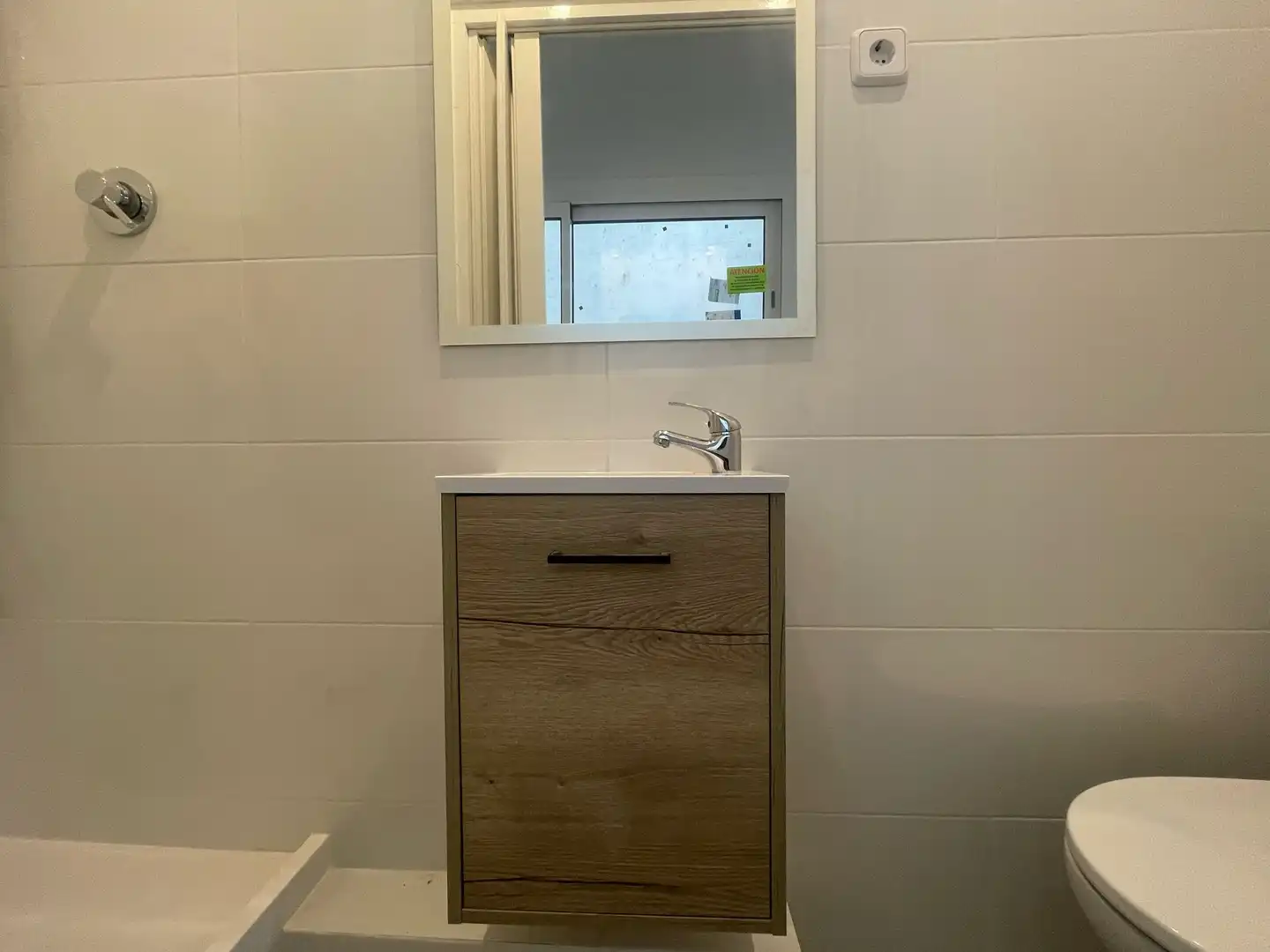 Bany de Àtic en venda en L'Hospitalet de Llobregat amb Terrassa