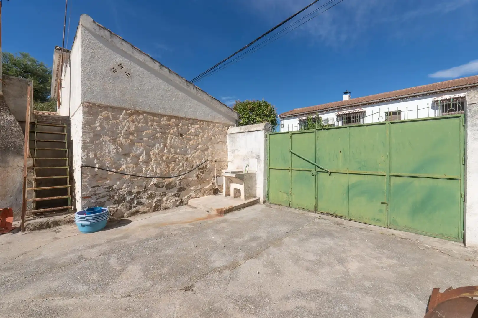 Vista exterior de Casa o chalet en venta en Albolote con Terraza y Balcón