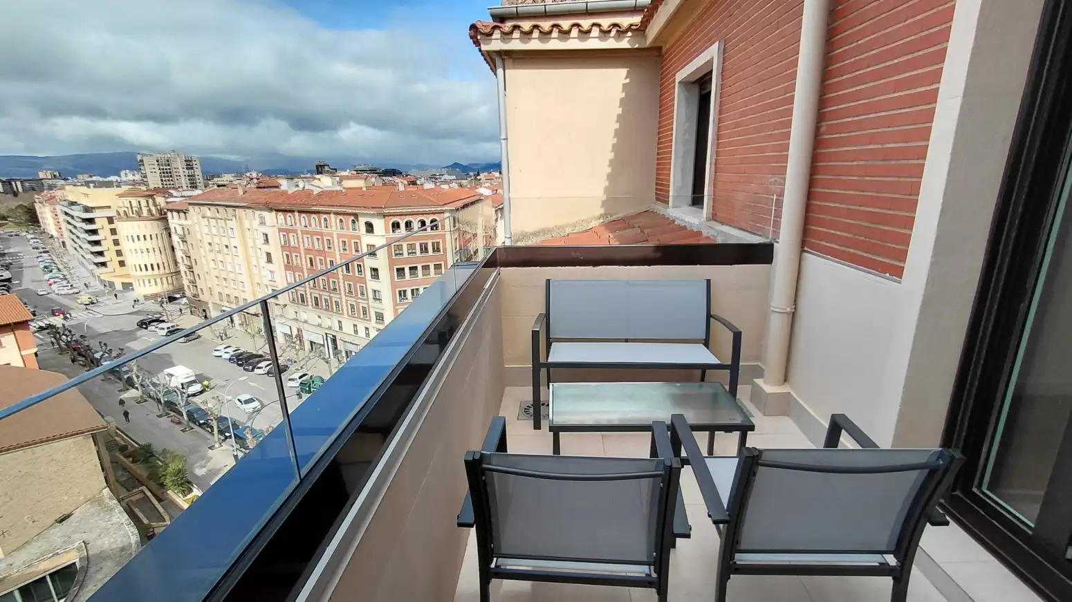 Terrasse von Dachboden zur Miete in  Pamplona / Iruña mit Heizung, Terrasse und Abstellraum