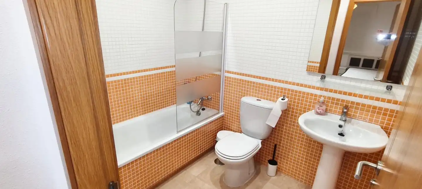Badezimmer von Wohnungen zur Miete in Las Salinas