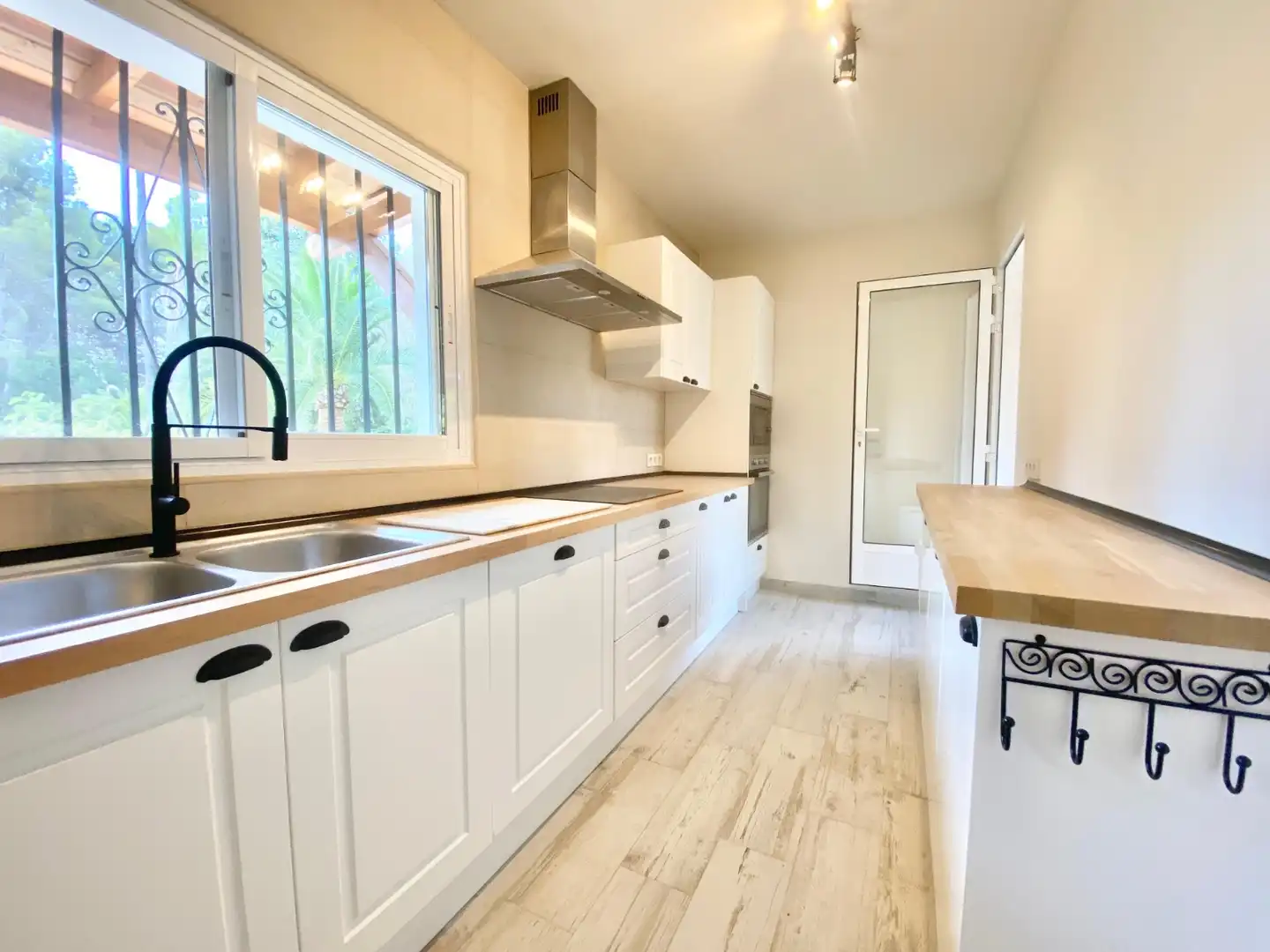 Cocina de Casa o chalet de alquiler en L'Alfàs del Pi con Aire acondicionado, Calefacción y Jardín privado