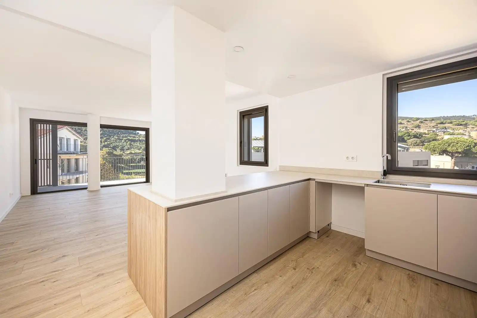 Cocina de Dúplex en venta en Tiana con Aire acondicionado, Parquet y Terraza