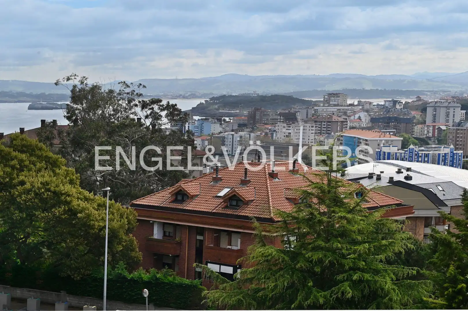 Außenansicht von Wohnung zum Verkauf in Santander mit Heizung, Privatgarten und Abstellraum