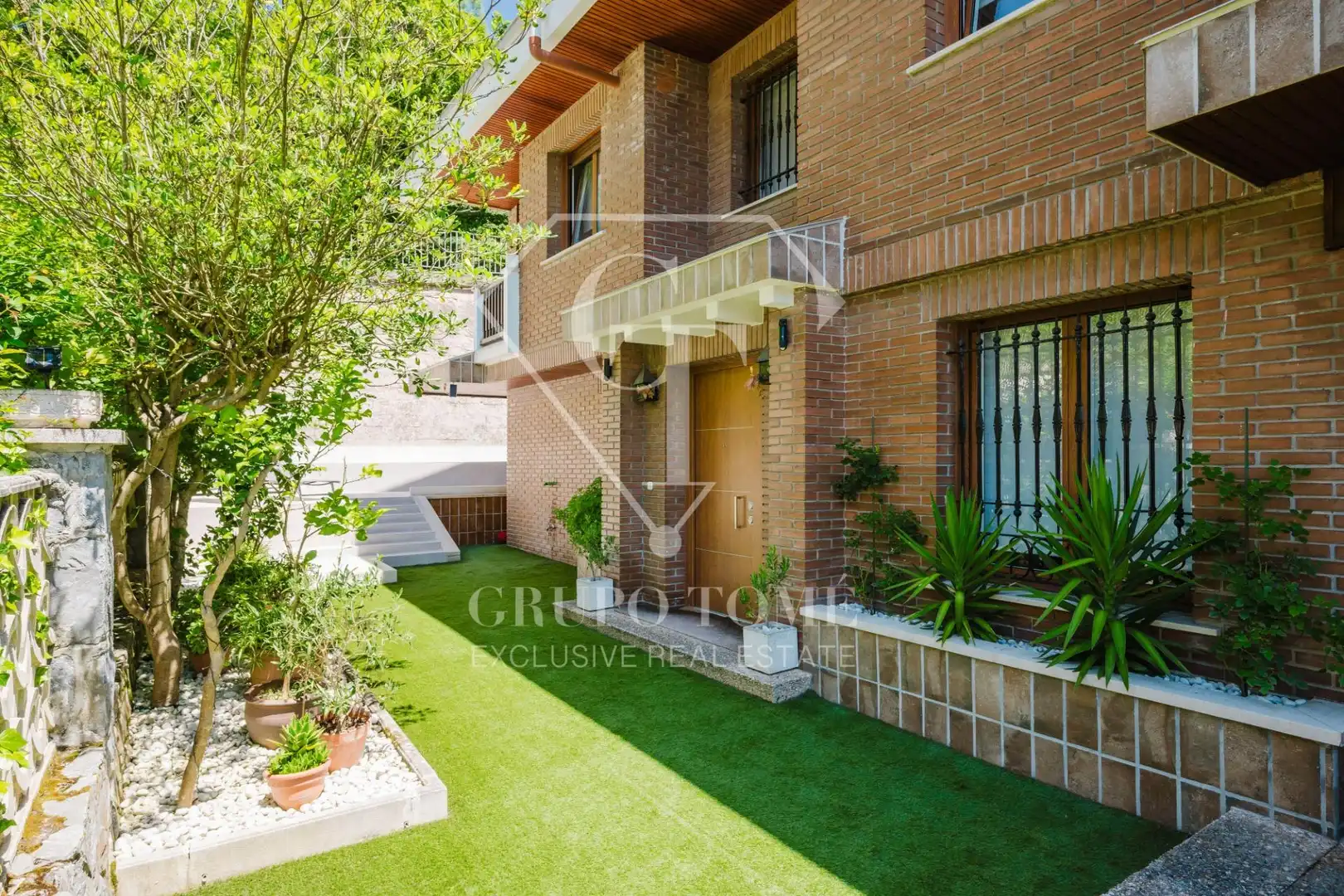 Vista exterior de Casa adosada en venta en Donostia - San Sebastián  con Calefacción, Jardín privado y Terraza