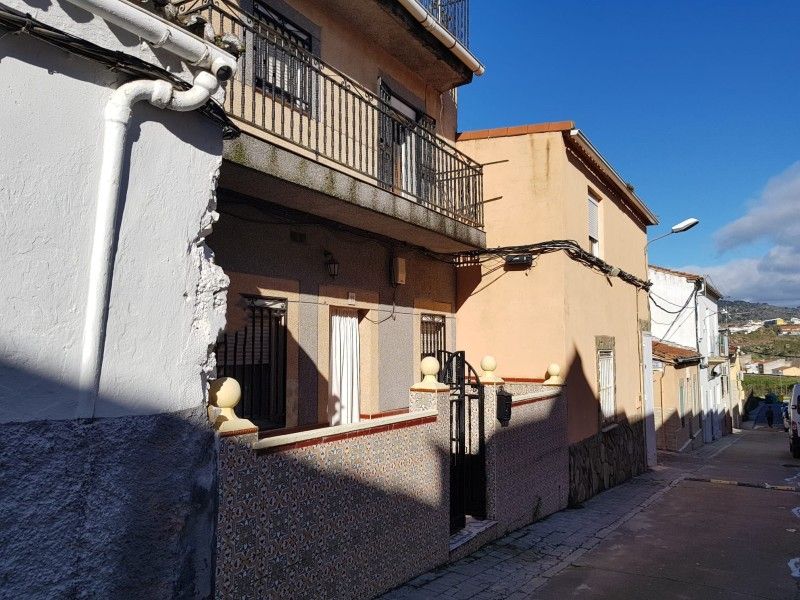 Vista exterior de Casa o xalet en venda en Plasencia amb Jardí privat i Terrassa