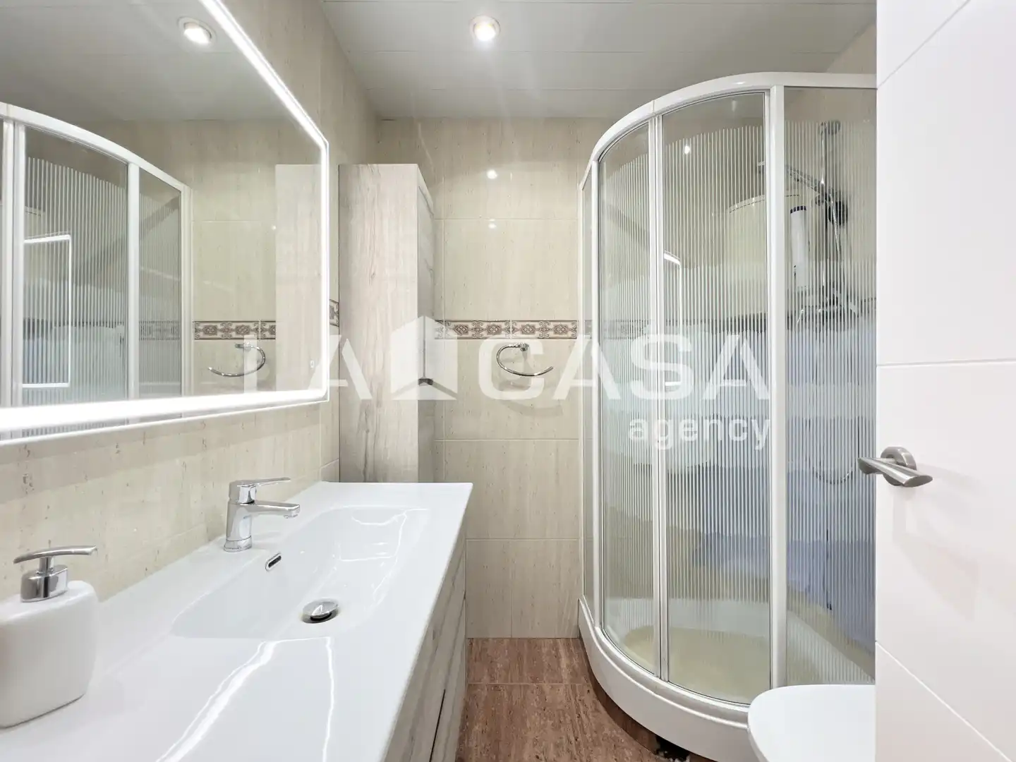 Baño de Piso en venta en Badalona con Calefacción y Balcón