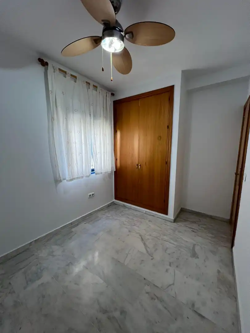 Dormitori de Apartament en venda en Estepona amb Terrassa, Piscina i Piscina comunitària
