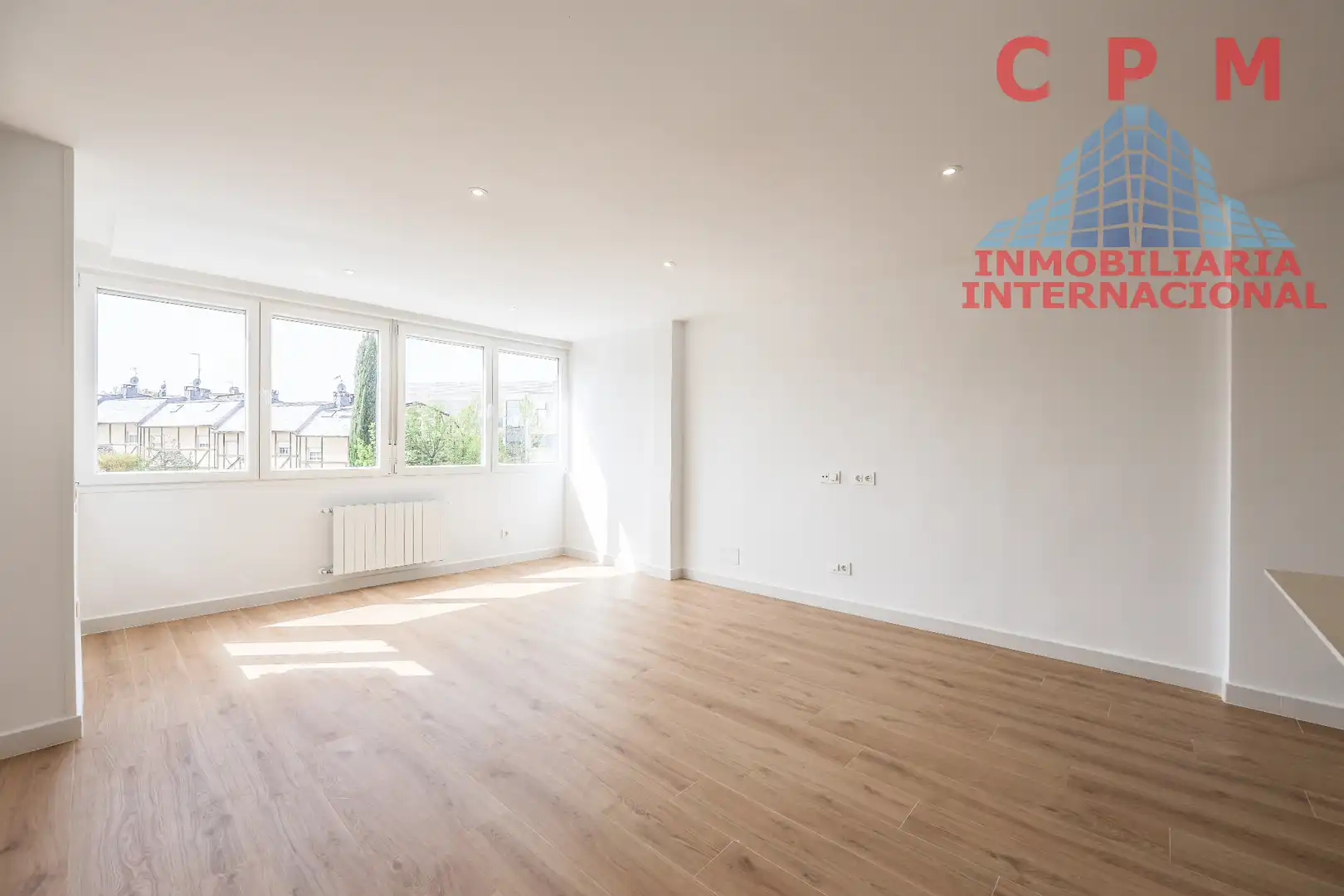 Living room of Flat for rent in  Madrid Capital  with Air Conditioner, Heating and Private garden