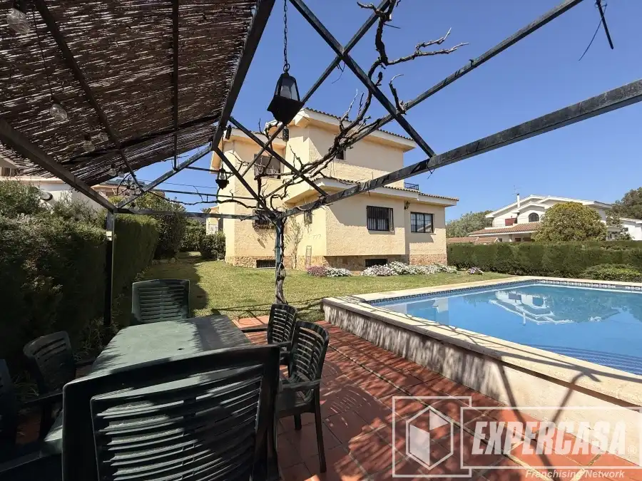 Vista exterior de Casa o xalet en venda en Riba-roja de Túria amb Aire condicionat, Calefacció i Terrassa