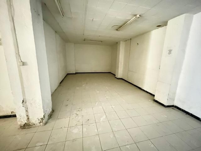 Premises for sale in  Sevilla Capital