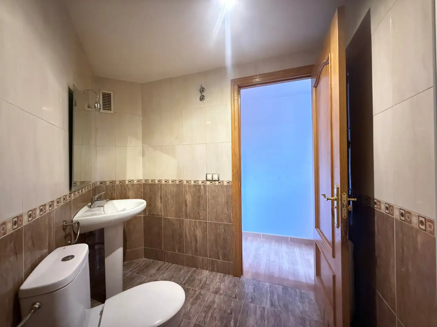 Baño de Piso en venta en Caspe con Aire acondicionado, Calefacción y Trastero
