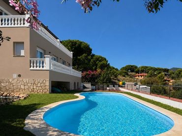 Villa avec piscine à vendre à Calella