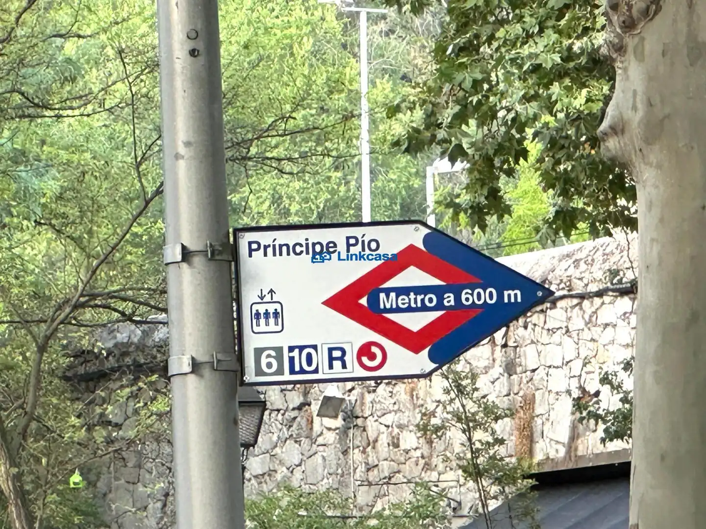 Vista exterior de Pis en venda en Madrid amb Calefacció i Moblat