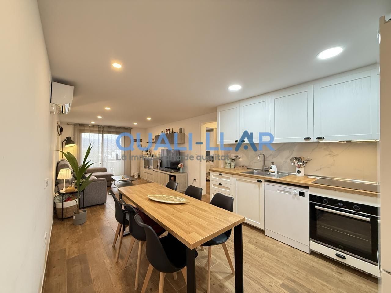 Kitchen of Flat for sale in Sant Feliu de Llobregat  with Air Conditioner and Balcony