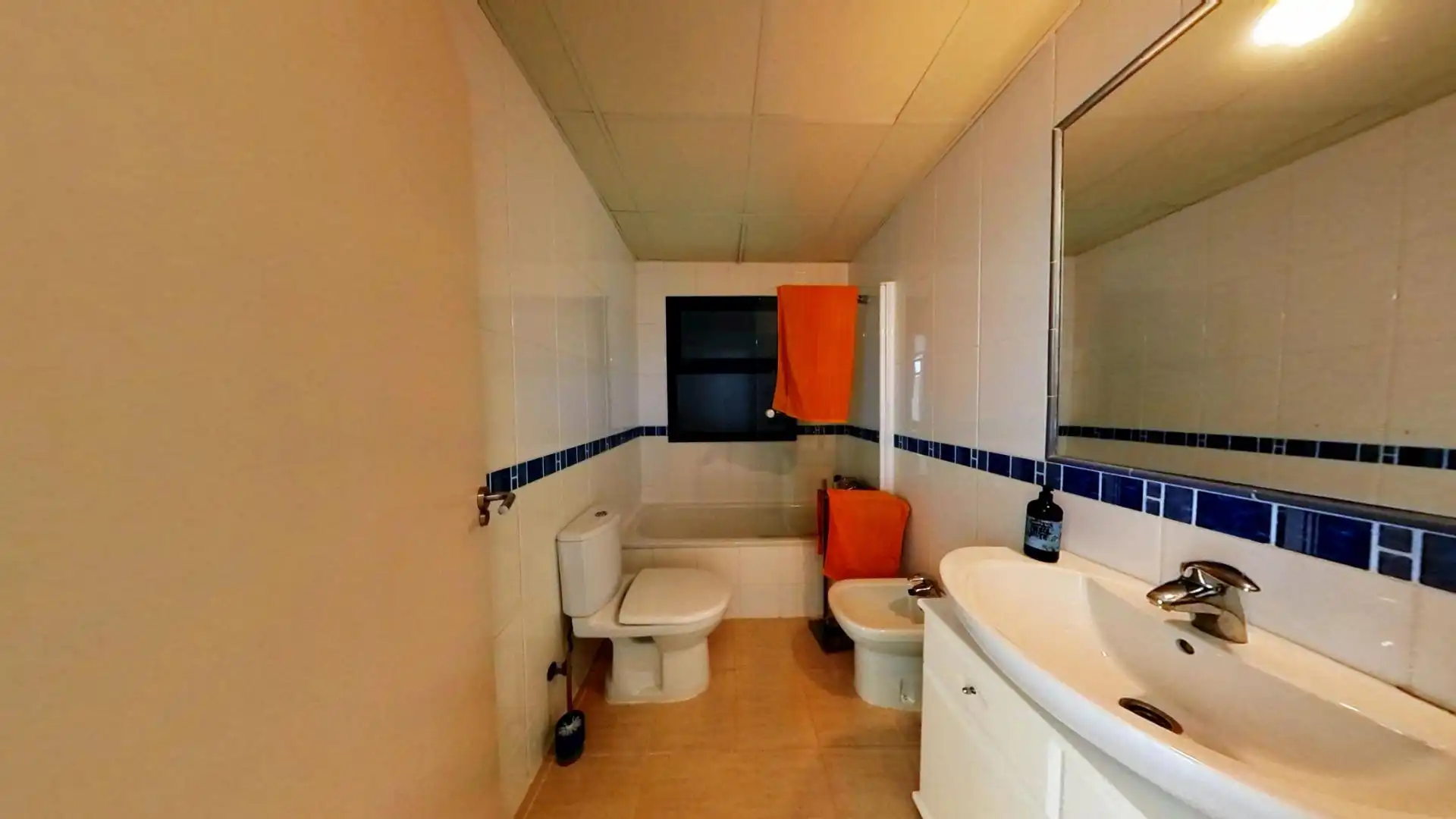 Badezimmer von Wohnung zum Verkauf in Gualchos mit Klimaanlage, Heizung und Terrasse