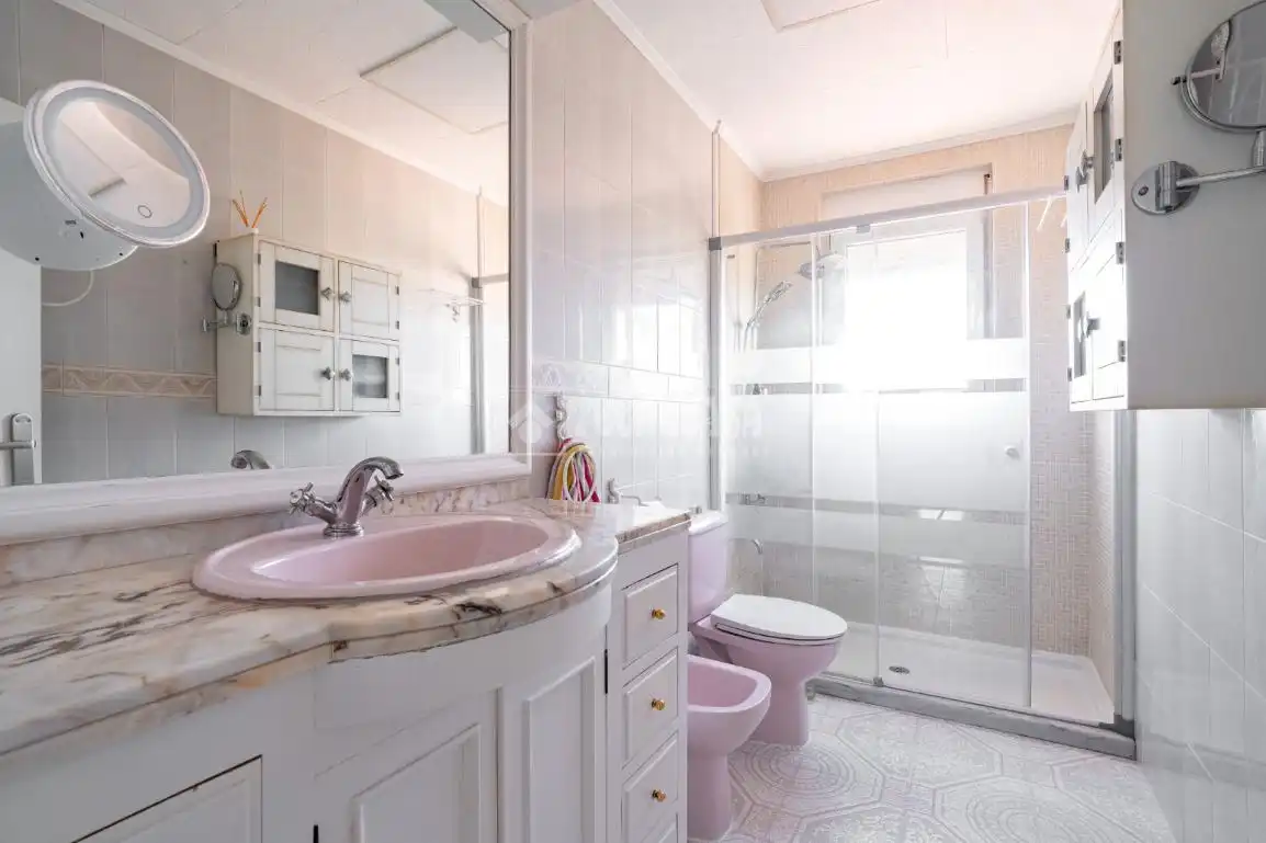 Baño de Casa adosada en venta en Padul con Terraza y Piscina comunitaria
