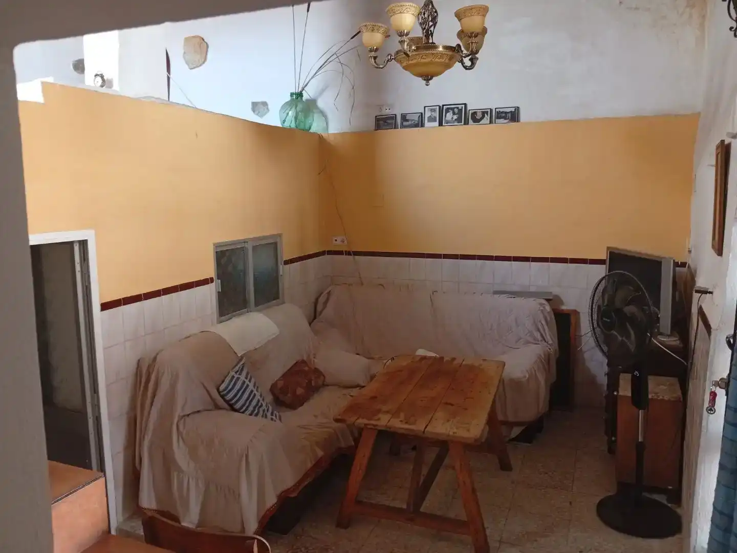 Sala d'estar de Casa adosada en venda en Fuente Obejuna amb Moblat