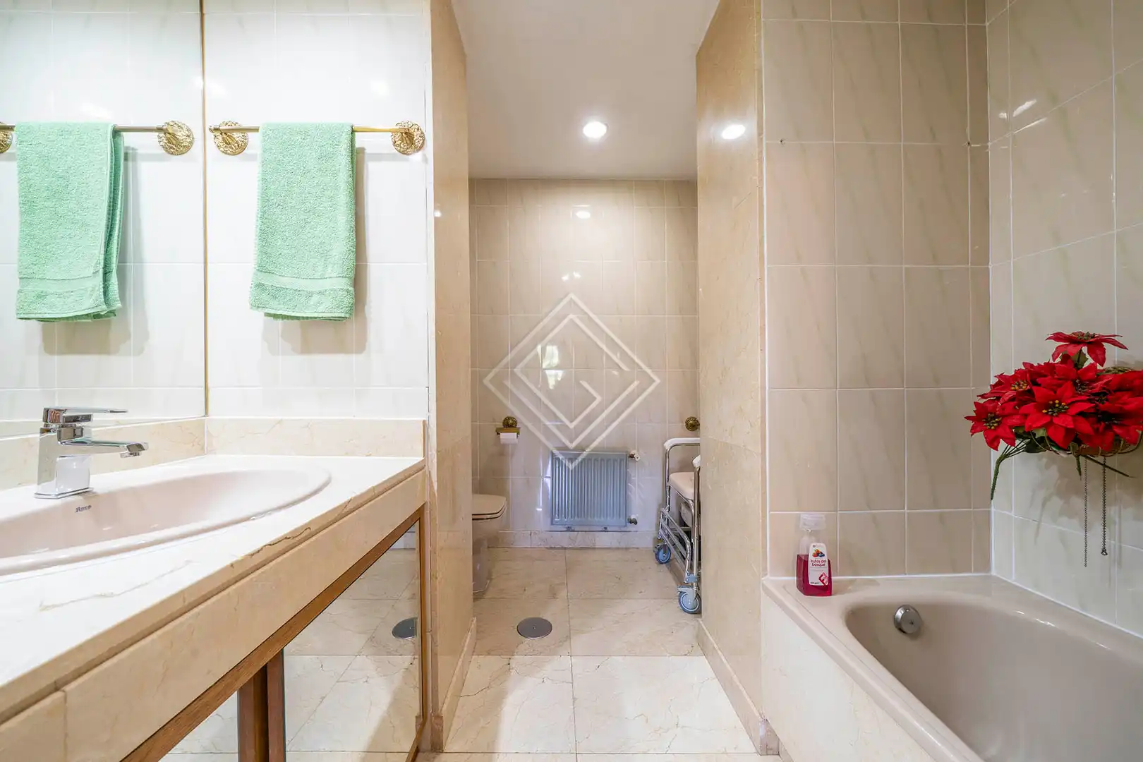 Baño de Piso en venta en Madrid con Jardín privado, Terraza y Piscina comunitaria