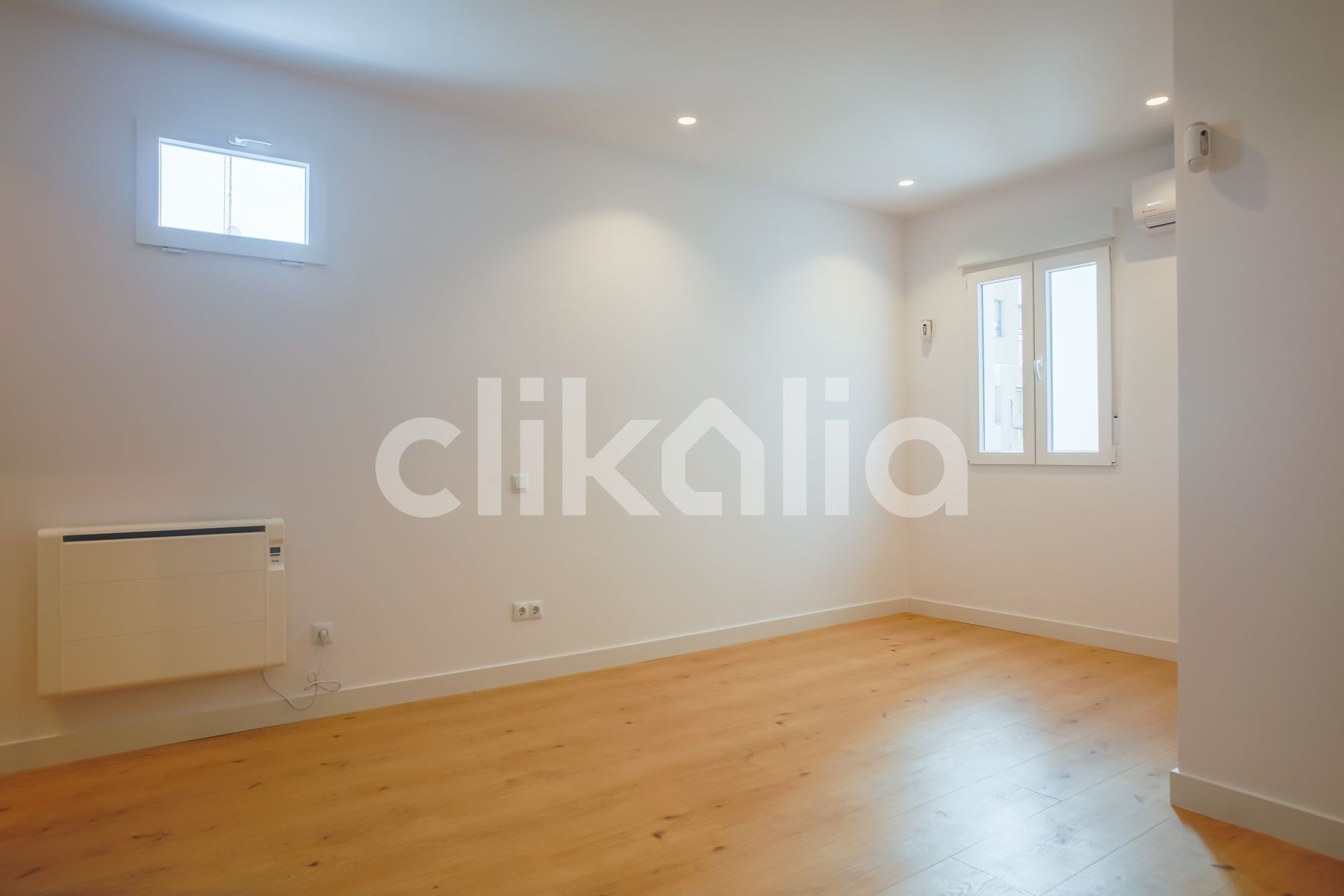 Bedroom of Flat for sale in  Madrid Capital  with Air Conditioner and Heating